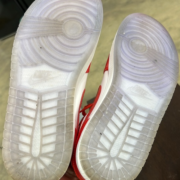 Air Jordan 1 Mid SE Chile Red/ White-Pollen - Picture 3 of 4